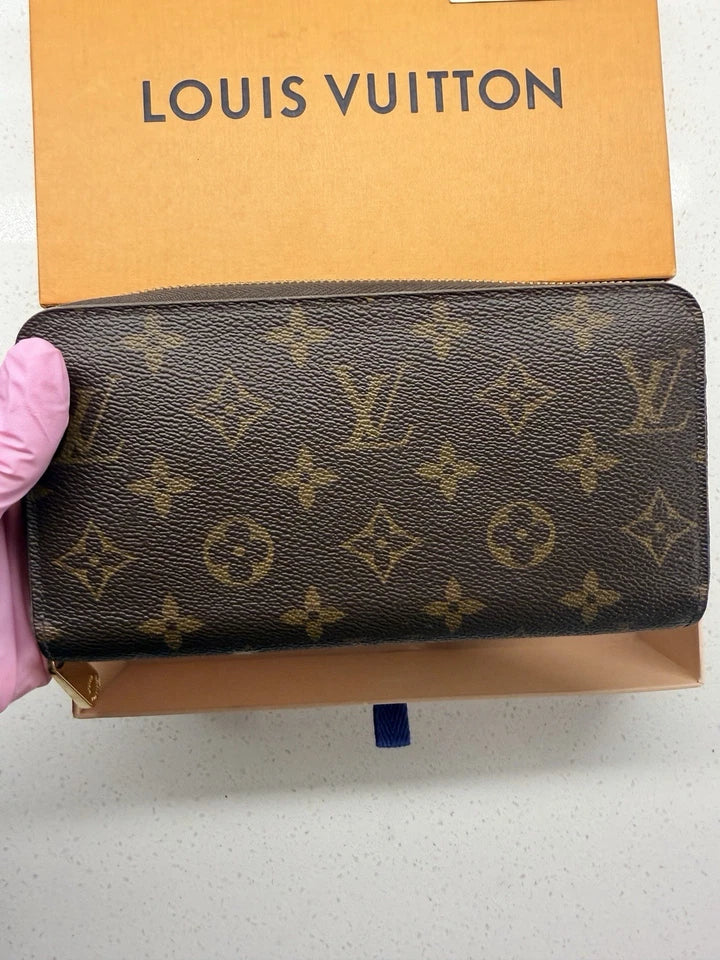 AUTHENTIC LOUIS VUITTON Monogram Canvas Zippy Wallet - Brown Ballerina Pink